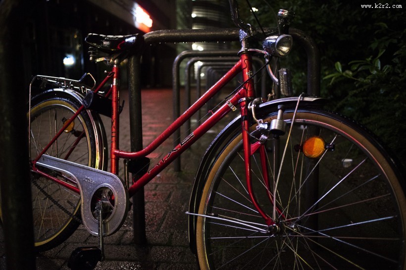 红色的自行车图片