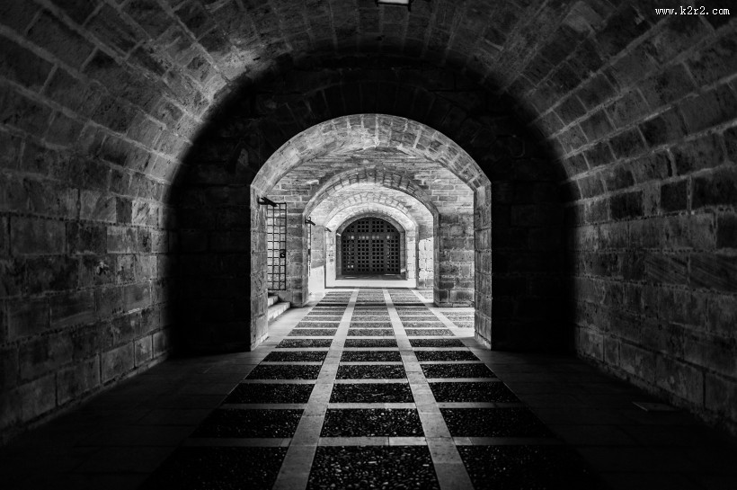 幽暗的隧道图片