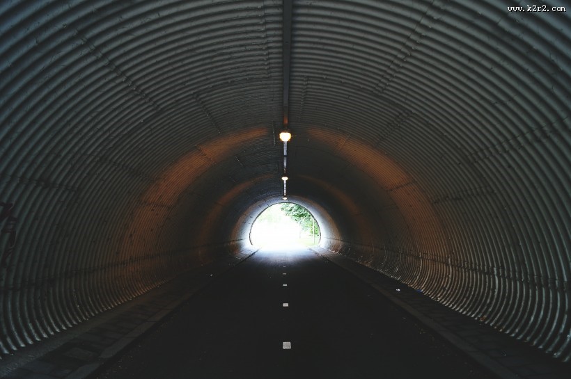 幽暗的隧道图片