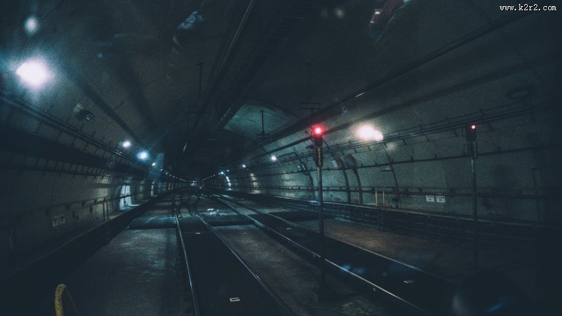 幽暗的隧道图片