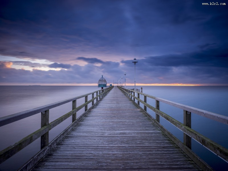 海面上的桥图片