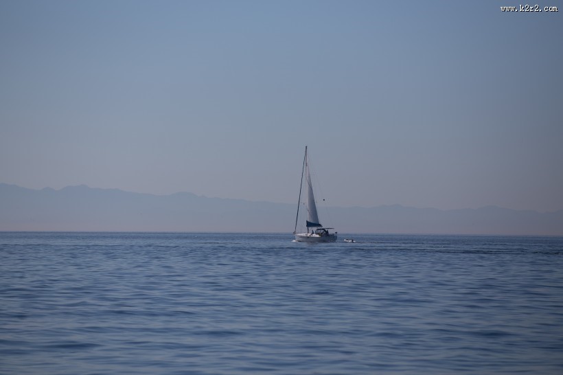 行驶的帆船图片大全