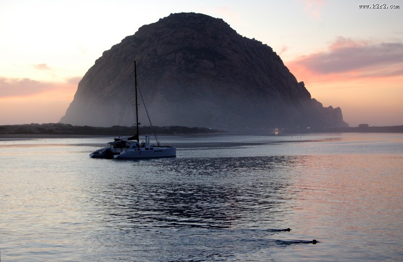 行驶的帆船图片大全