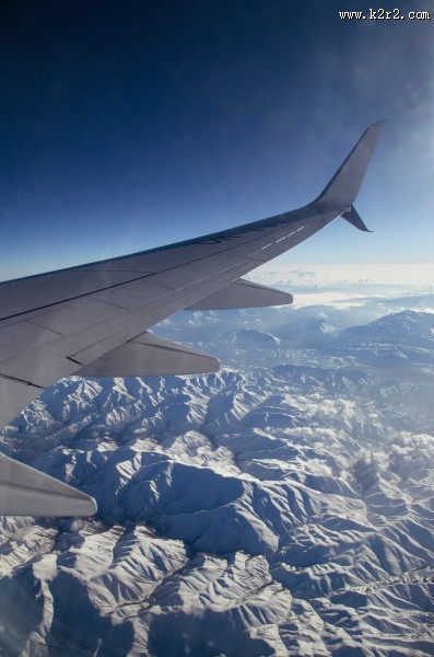 高空中的飞机机翼图片大全