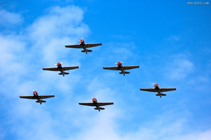飞机空中表演图片