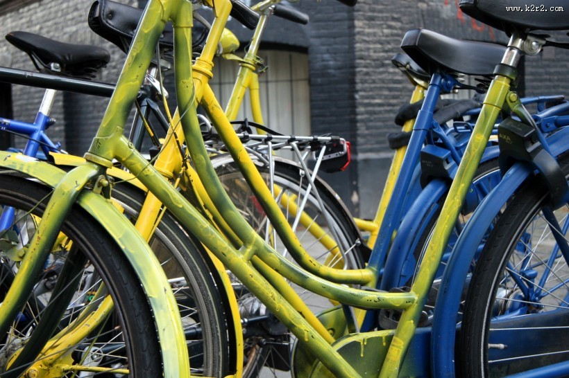 街道上的自行车图片