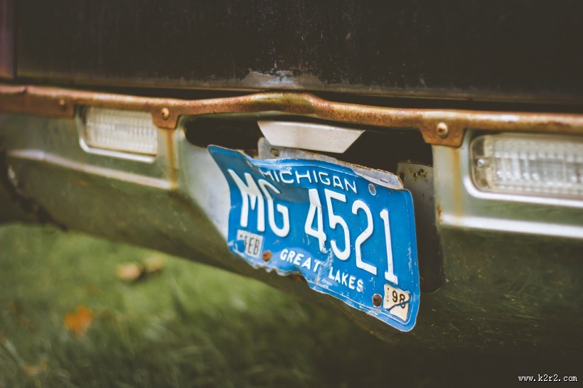 生锈废弃的汽车图片