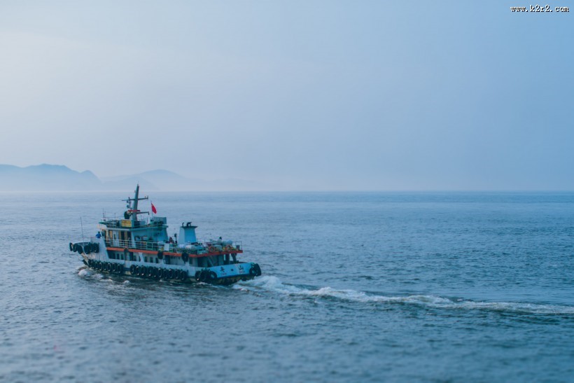 正在航行的轮船图片大全