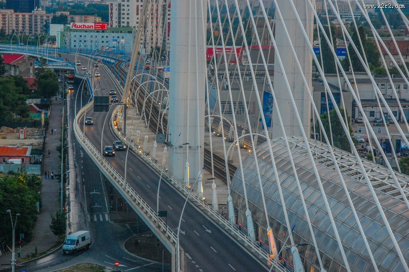 城市中的悬索桥图片