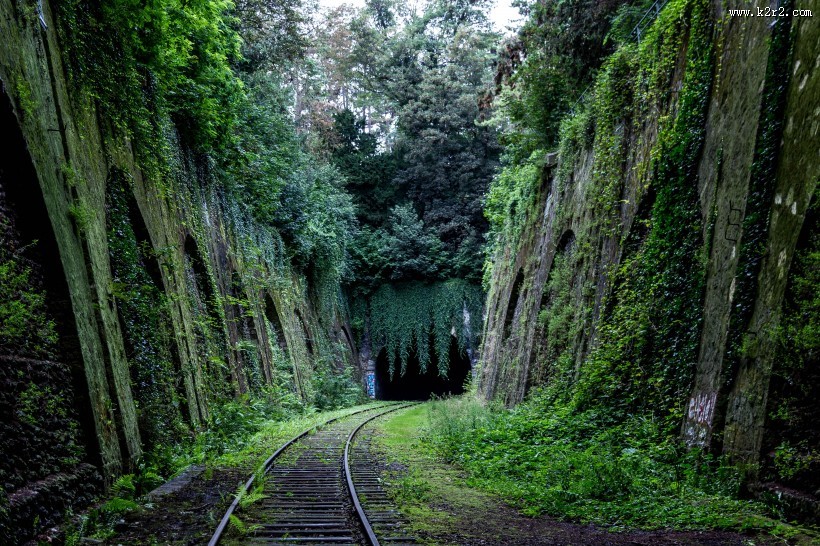 唯美的火车轨道铁轨图片