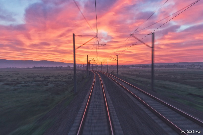 唯美的火车轨道铁轨图片