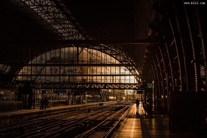 唯美的火车轨道铁轨图片