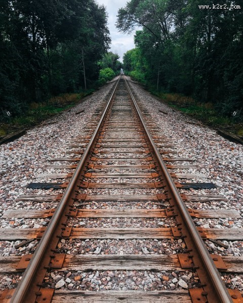唯美的火车轨道铁轨图片