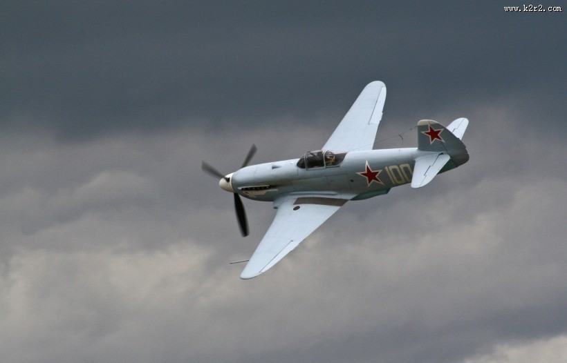 空中的飞机图片