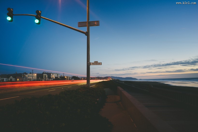 道路上的红绿灯图片