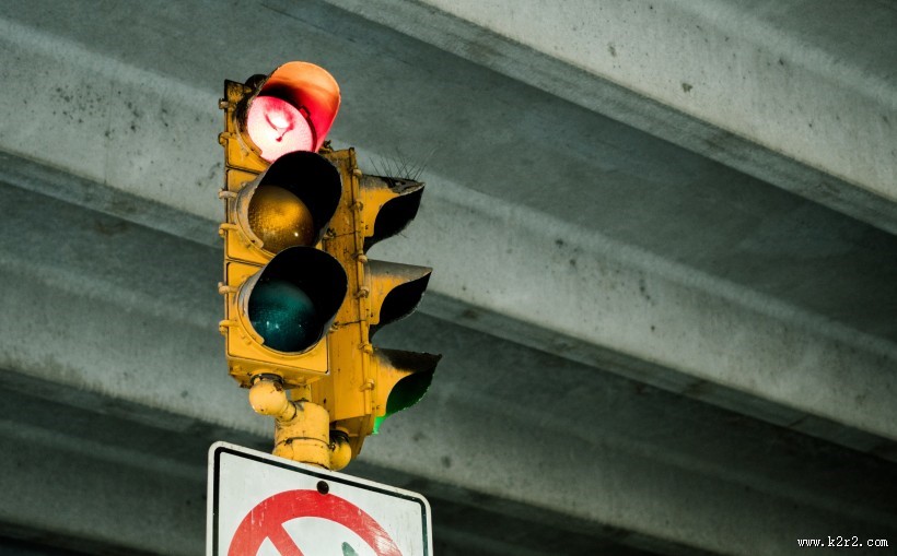 道路上的红绿灯图片