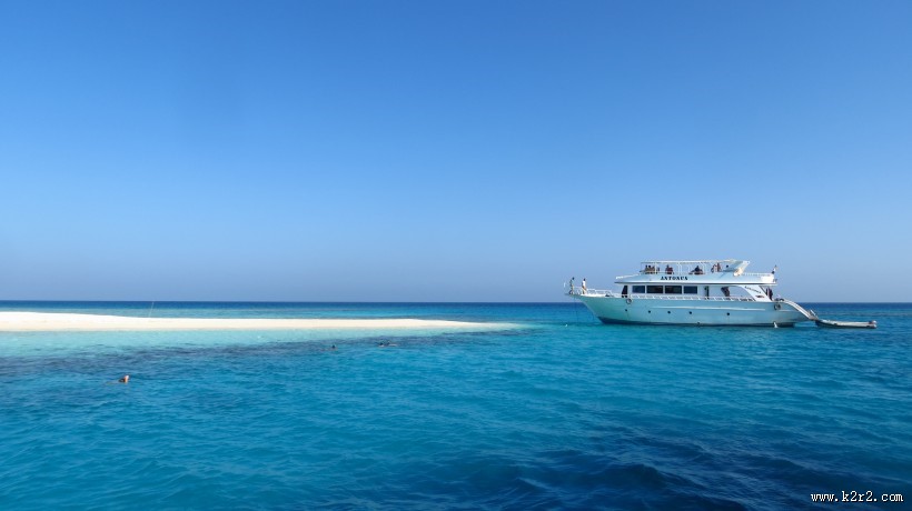 水上娱乐的游艇图片