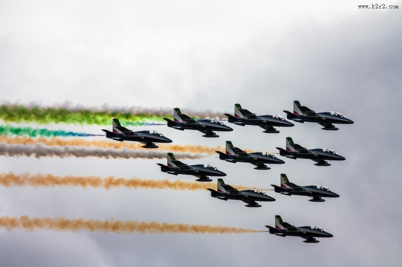 飞行的喷气机图片