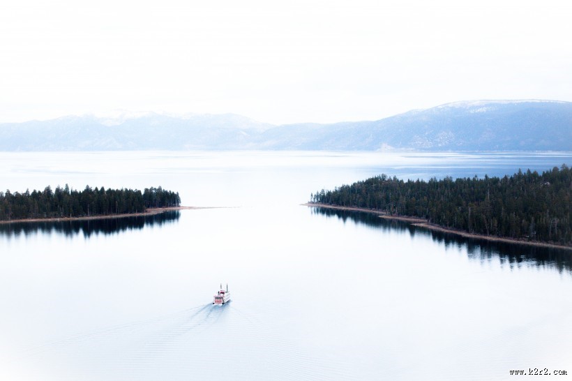 海中的帆船图片