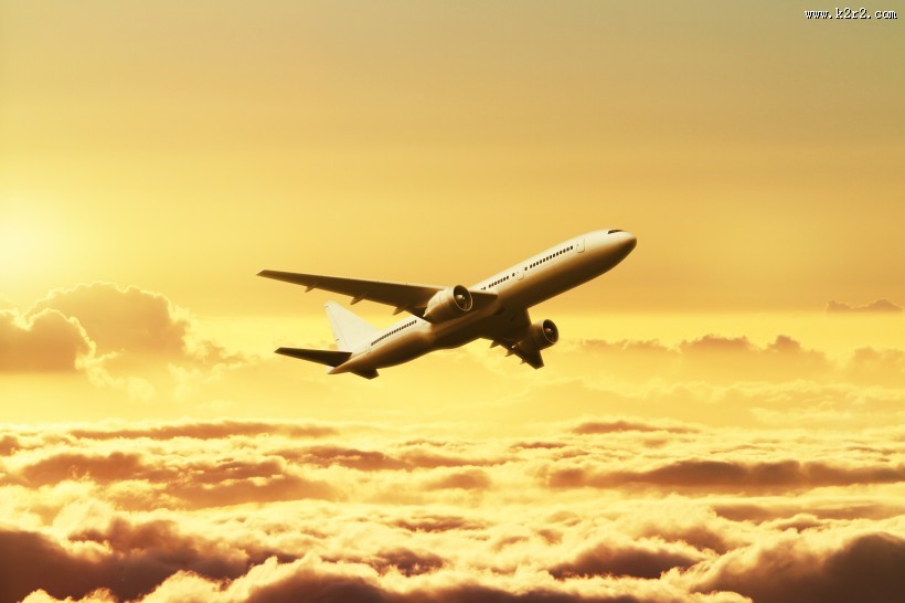 空中飞行的飞机图片