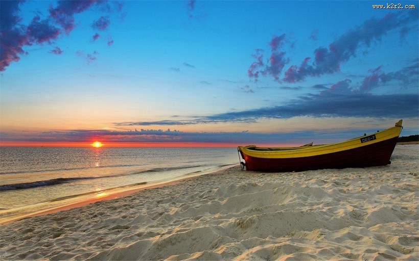 停泊的小船图片