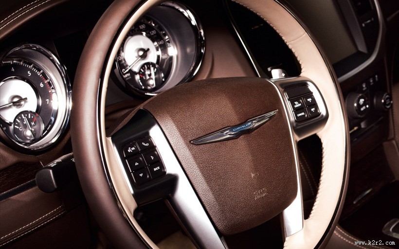 克莱斯勒汽车内部图片