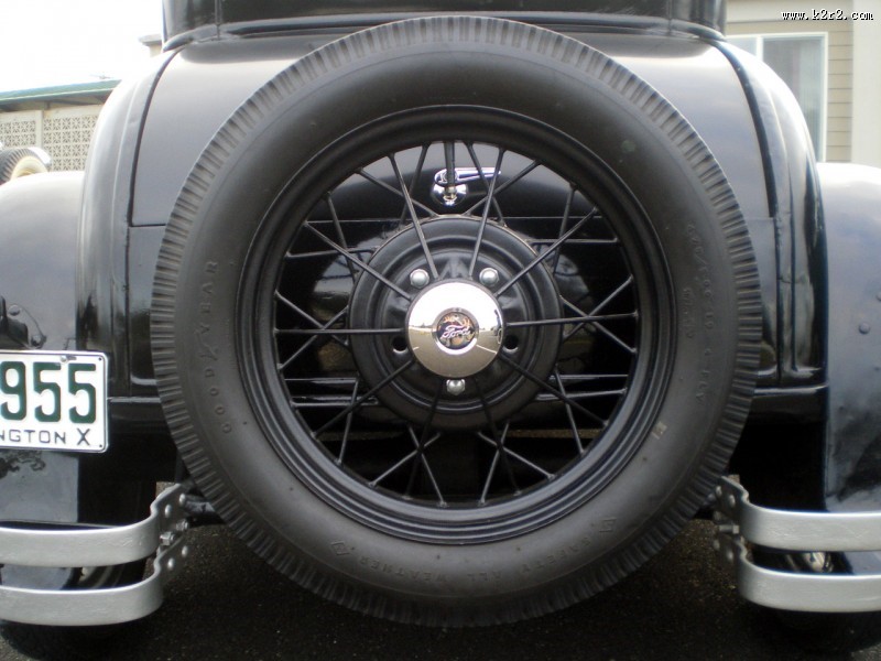 汽车车轮特写图片