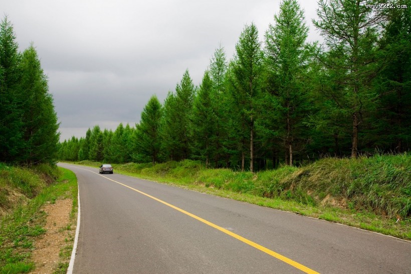 乌兰木统的公路图片