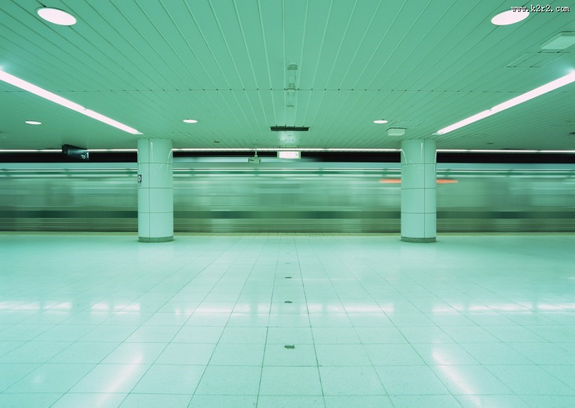 飞速的地铁图片