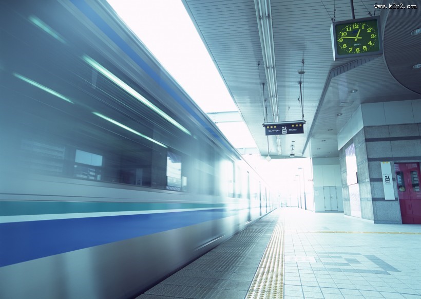 飞速的地铁图片