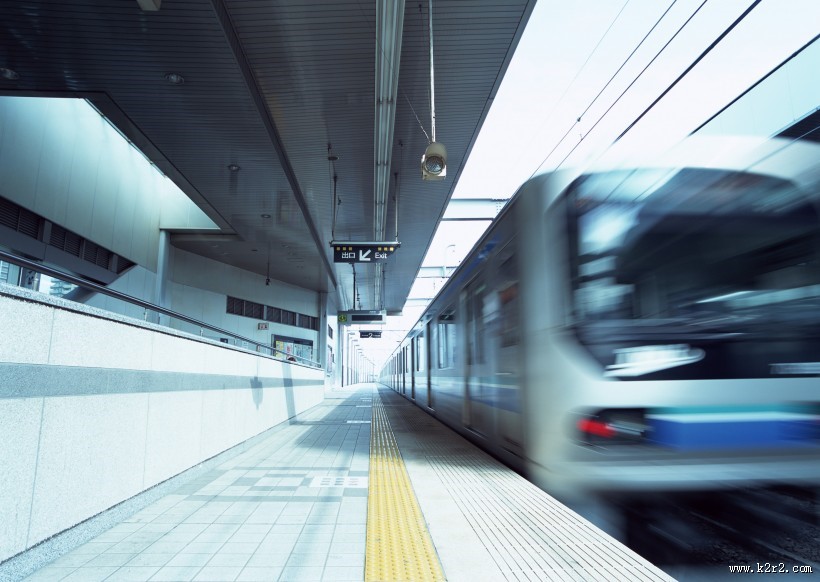 飞速的地铁图片