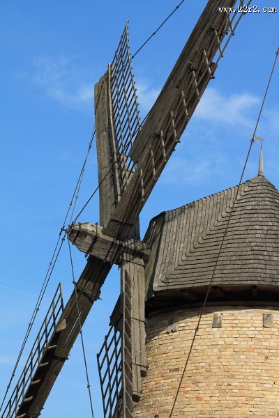 高大的荷兰风车图片大全