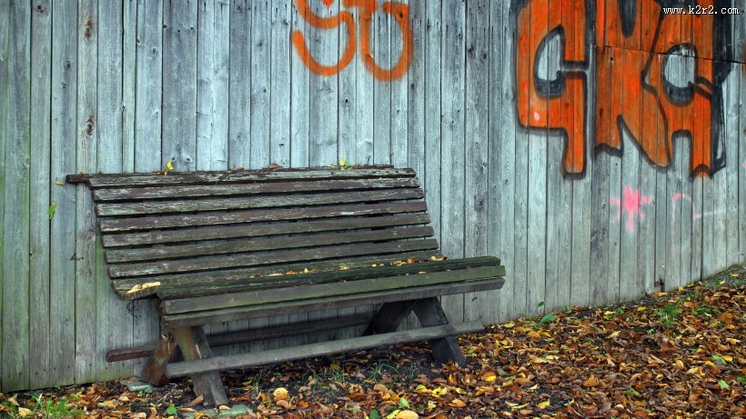 秋天公园里的长椅图片