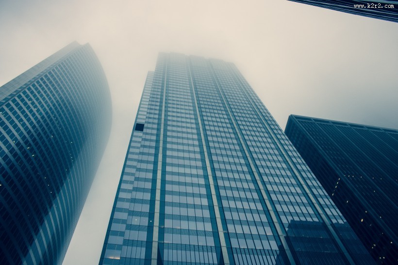 高耸的现代建筑图片