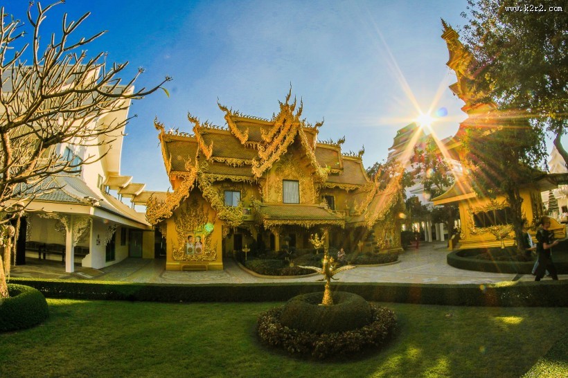 雕刻精美的佛教建筑图片