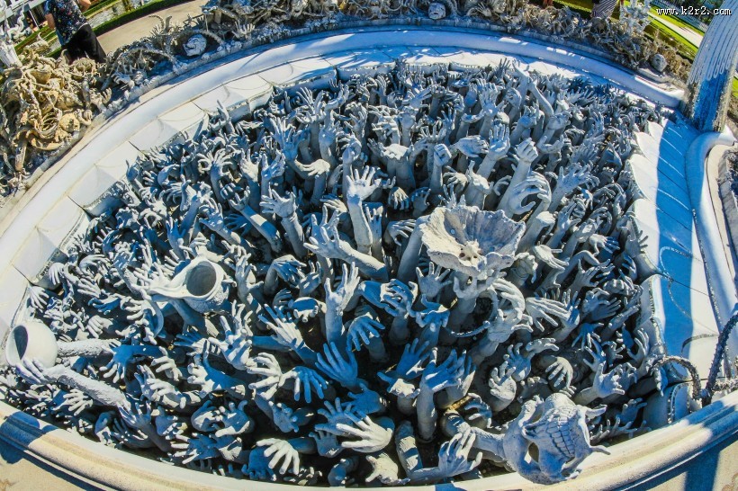 雕刻精美的佛教建筑图片