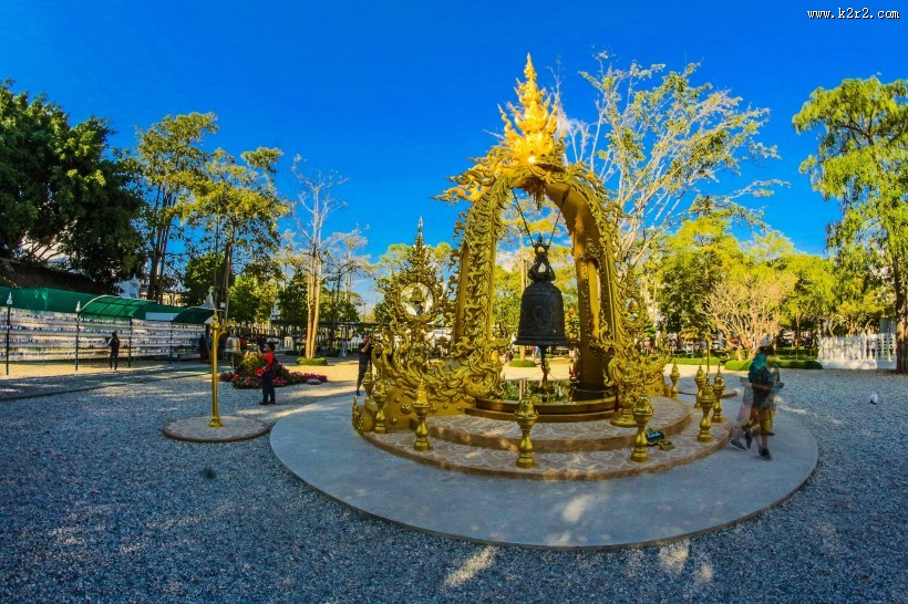 雕刻精美的佛教建筑图片