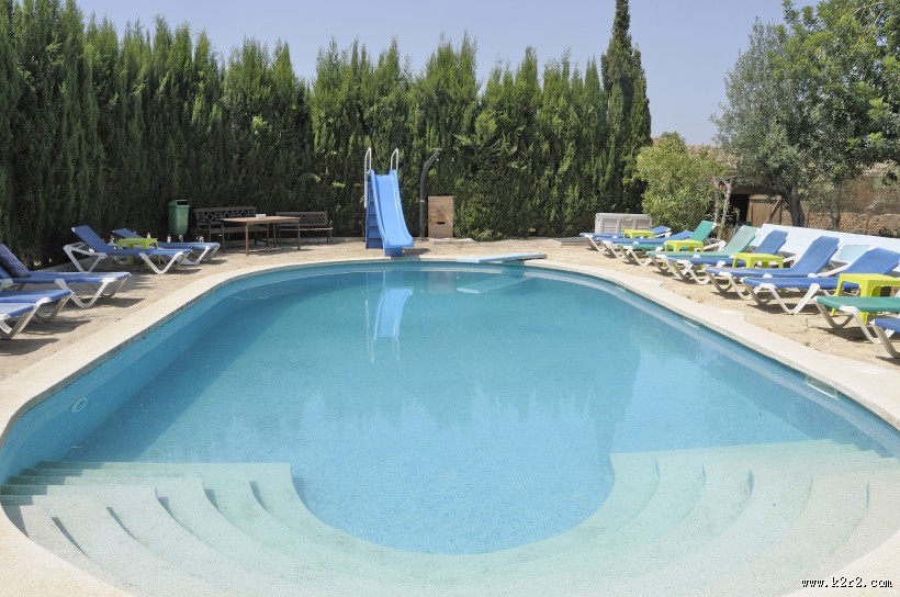 户外游泳池图片