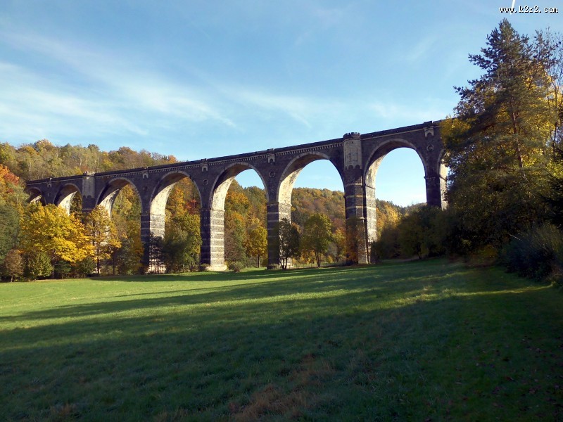 坚固的桥梁图片