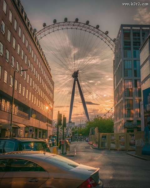 高大的摩天轮图片