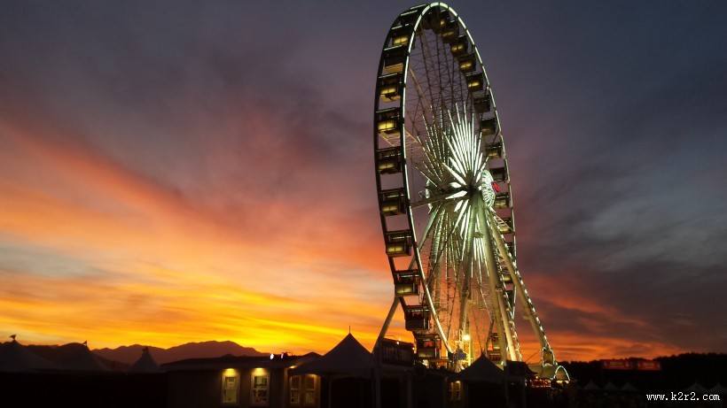 高大的摩天轮图片