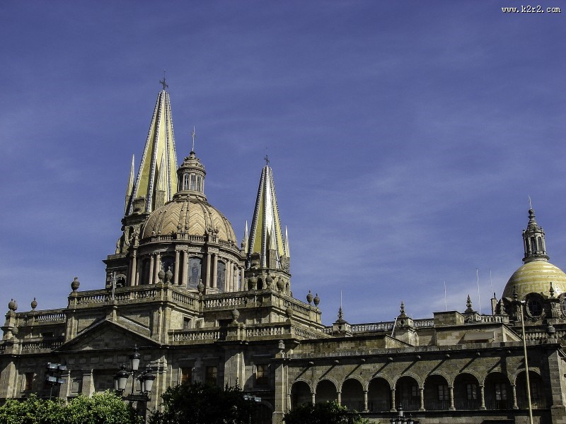 神秘肃静的教堂图片