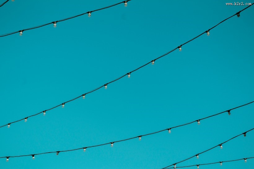 有序连接的电线图片