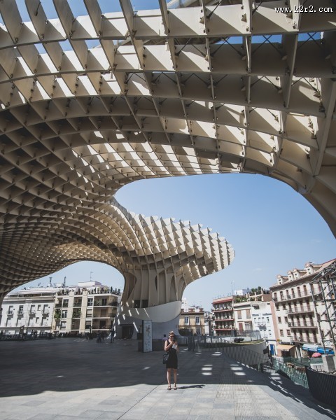 优美的曲线建筑图片