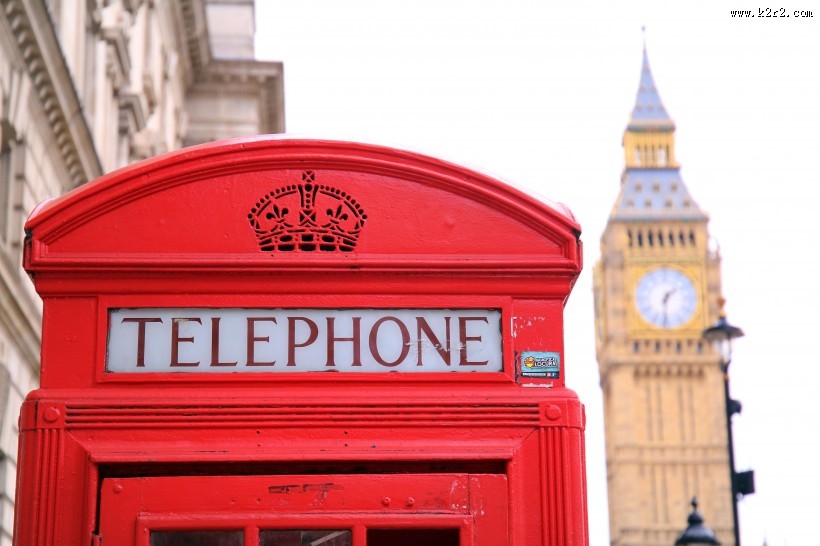 街上红色的电话亭图片大全