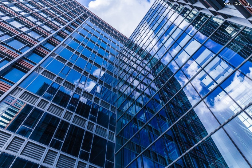 整齐的格子状写字楼图片