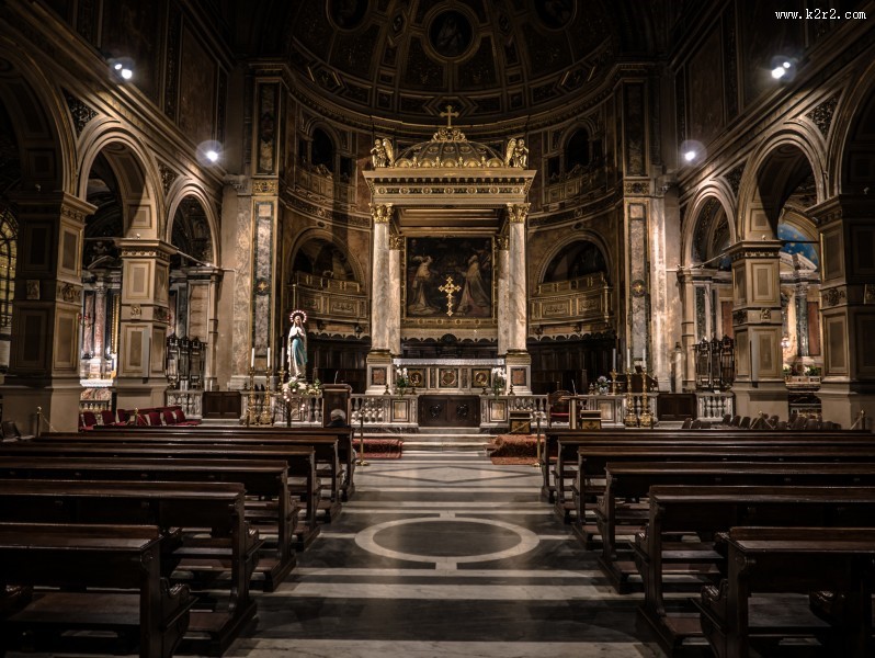 庄严的教堂大厅图片