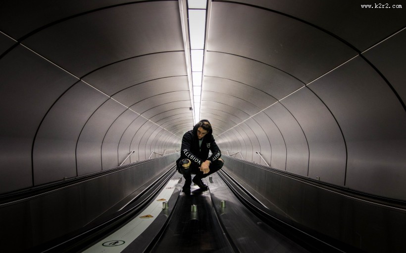 延伸的汽车隧道图片