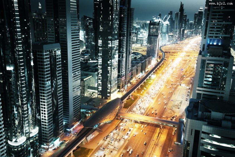 城市道路两旁建筑图片