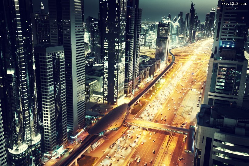 城市道路两旁建筑图片